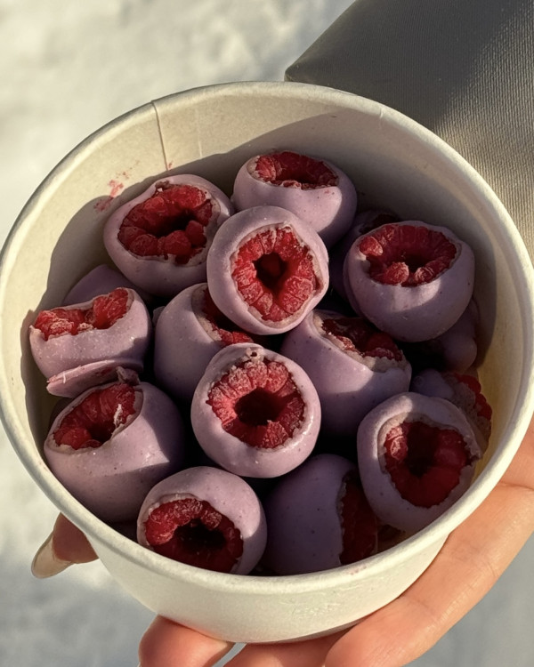 Малина в шоколаде со вкусом голубики, свежемороженая, 130 гр